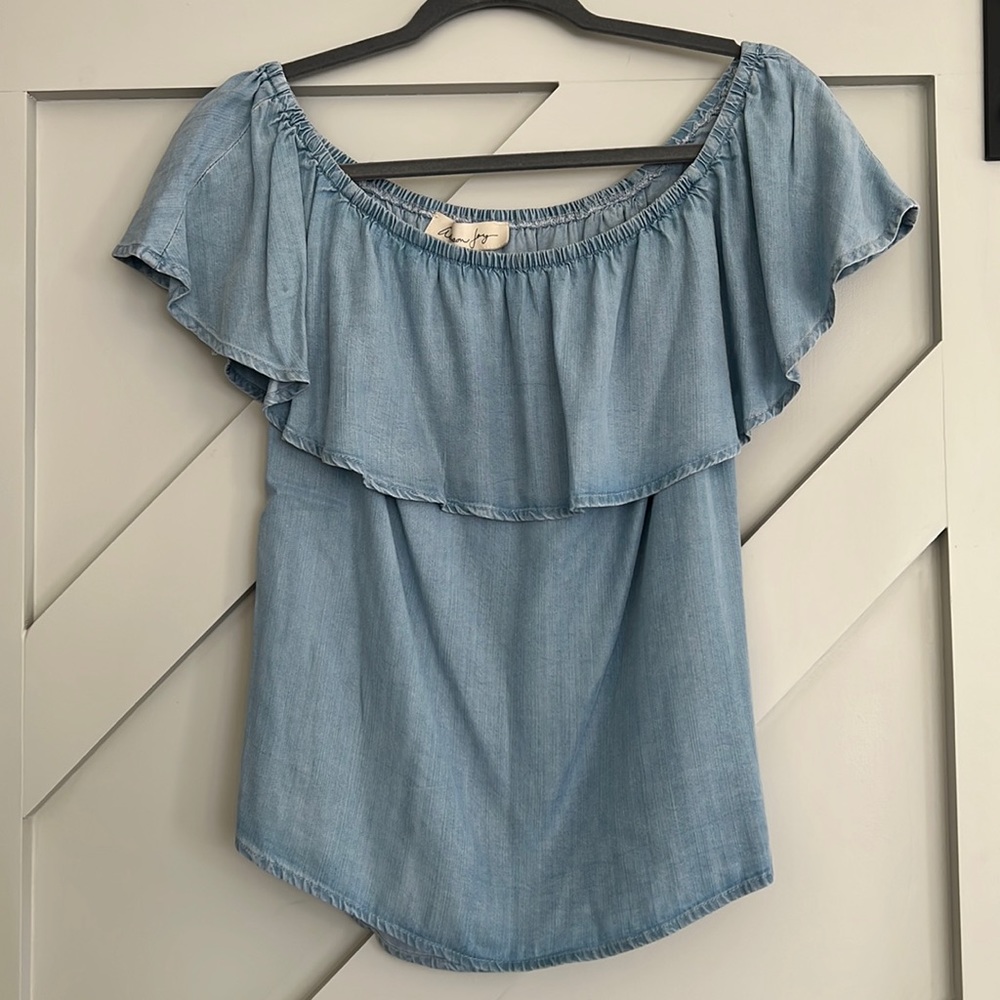 Evereve Allison Joy Chambray Ruffle off the shoulder top